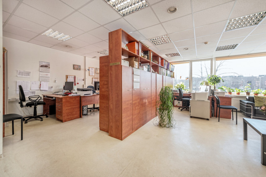 Parduodamos administracinės patalpos Kareivių g., Žirmūnai, Vilniaus m., Vilniaus m. sav., 500.02 m2 ploto 3