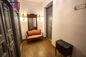 Nuomojamas butas D. Poškos g., Senamiestis, Kauno m., Kauno m. sav., 82.00 m² ploto 3 kambariai 3