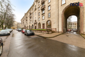 Erdvus, butas šalia Lukiškių aikštės. 16