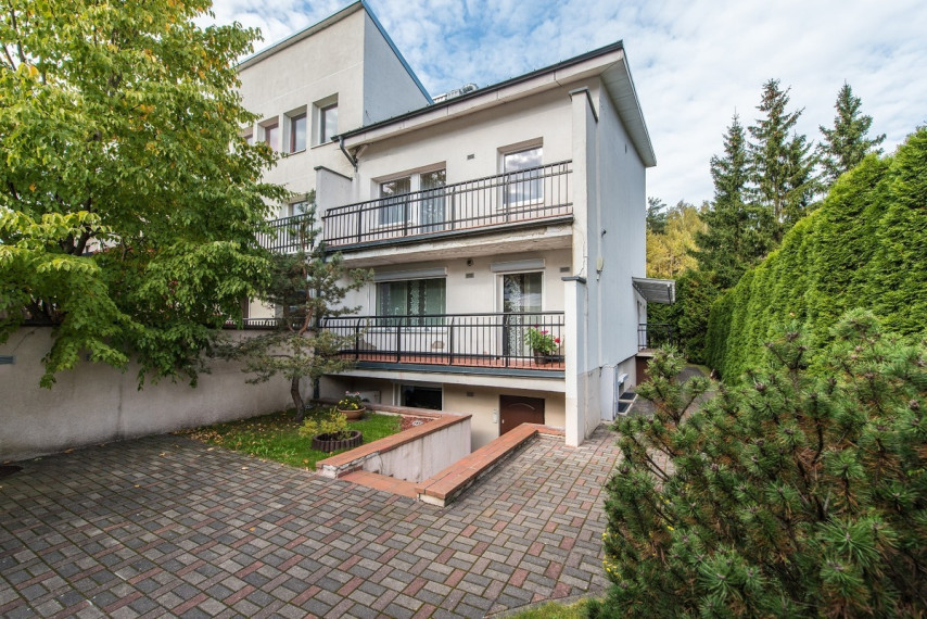 Parduodamas namas Liongino Baliukevičiaus-Dzūko g., Fabijoniškės, Vilniaus m., Vilniaus m. sav., 236.09 m2 ploto, 3 aukštai 18