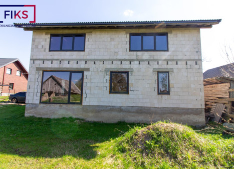 Parduodamas namas Taikos g., Kvėdarnos mstl., Šilalės r. sav., 145.00 m² ploto 4 kambariai Parduodamas namas Taikos g., Kvėdarnos mstl., Šilalės r. sav., 145.00 m² ploto 4 kambariai