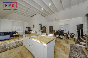 Parduodamas namas Ryšių g., Kauno m., Kauno m. sav., 199 m² ploto 6 kambariai 6