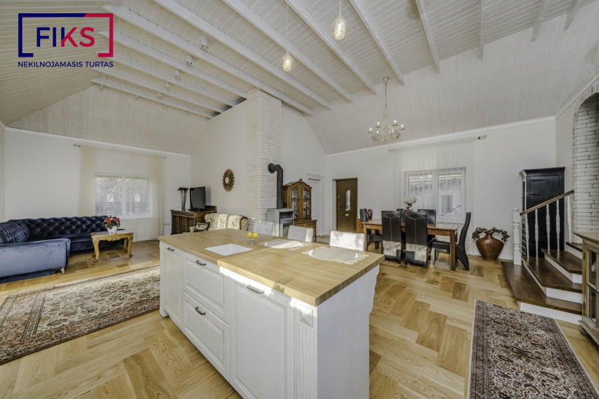 Parduodamas namas Ryšių g., Kauno m., Kauno m. sav., 199 m² ploto 6 kambariai 6