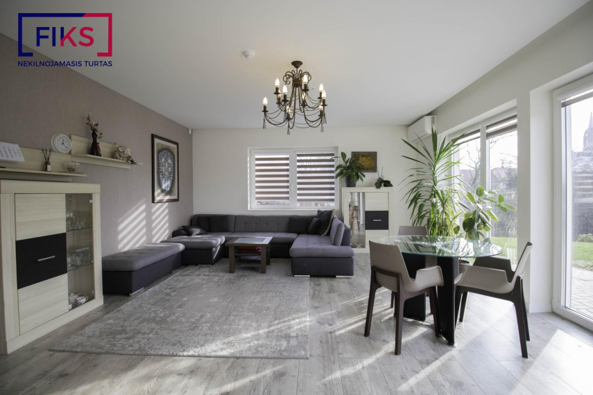 Parduodamas namas Čekiškės g., Vilkijos m., Kauno r. sav., 277.87 m² ploto 2 kambariai 4