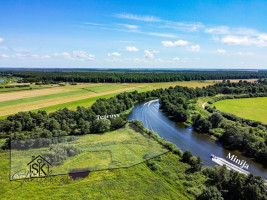 PRIE MINIJOS UPĖS PARDUODAMAS 72 ARŲ SKLYPAS SAKŪČIŲ KAIME 1