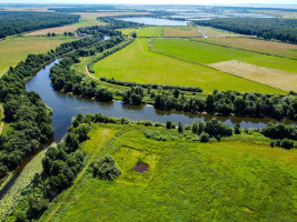 PRIE MINIJOS UPĖS PARDUODAMAS 72 ARŲ SKLYPAS SAKŪČIŲ KAIME 9