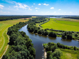 PRIE MINIJOS UPĖS PARDUODAMAS 72 ARŲ SKLYPAS SAKŪČIŲ KAIME 11