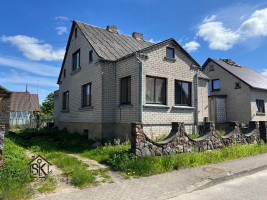 PARDUODAMA NAMO DALIS SU 3.75 ARŲ ŽEMĖS SKLYPU ŠILUTĖS MIESTE, NIDOS G. 5 18