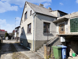 PARDUODAMA NAMO DALIS SU 3.75 ARŲ ŽEMĖS SKLYPU ŠILUTĖS MIESTE, NIDOS G. 5 25