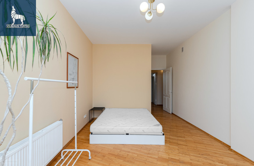 Nuomojamas butas Pamėnkalnio g./Jogailos g., Senamiestis, Vilniaus m., Vilniaus m. sav., 96 m2 ploto, 3 kambariai 5