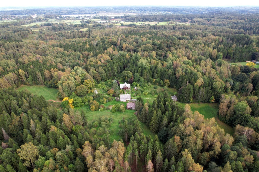 Parduodamas namas Laisvučių k., Šiaulių r. sav., 271.9 m2 ploto, 2 aukštai 10