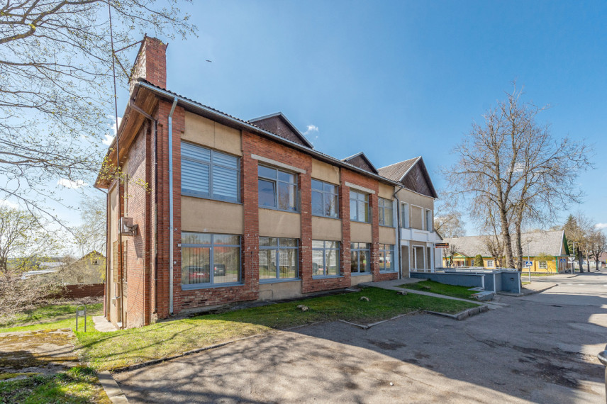 Parduodamos administracinės, paslaugų, prekybos patalpos Alberto Jauniškio g., Molėtų m., Molėtų r. sav., 560.15 m2 ploto 1