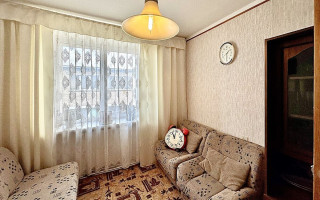PARDUODAMAS KETURIŲ KAMBARIŲ, 81,60 KV.M. BUTAS RENOVUOTAME NAME ANTRAJAME AUKŠTE RADASTŲ G. 5 C 13