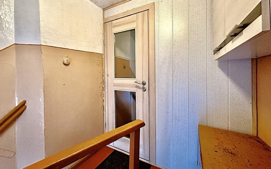 PARDUODAMAS ANTRASIS NAMO AUKŠTAS SU MŪRINIO ŪKINIO PASTATO DALIMI, RŪSIU IR SANDĖLIAVIMO PATALPA UPYTRĖS G. 4, PANEVĖŽYJE 4