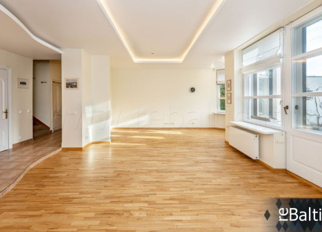 Parduodamas namas Miglos g., Žvėrynas, Vilniaus m., Vilniaus m. sav., 175 m2 ploto, 3 aukštai