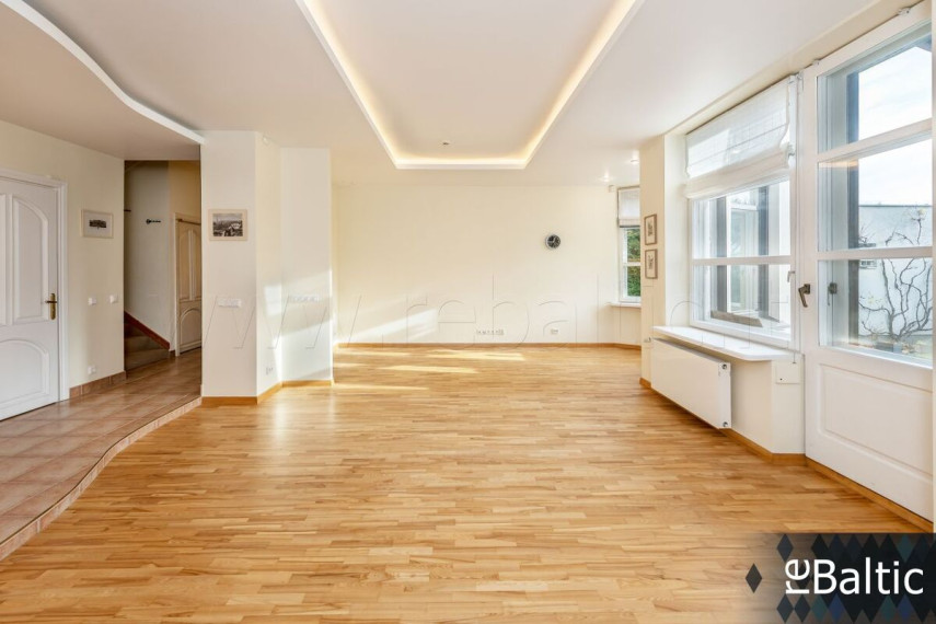 Parduodamas namas Miglos g., Žvėrynas, Vilniaus m., Vilniaus m. sav., 175 m2 ploto, 3 aukštai 1