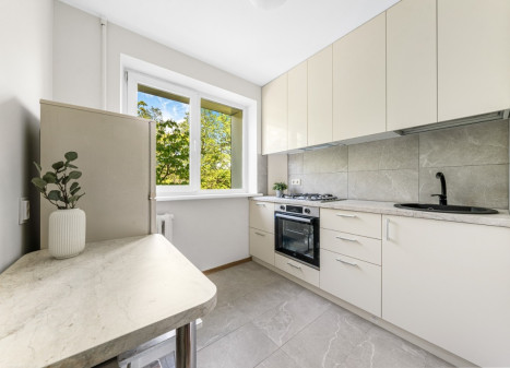 Nuomojamas butas Žirmūnų g.100, Žirmūnai, Vilniaus m., Vilniaus m. sav., 48 m2 ploto, 3 kambariai