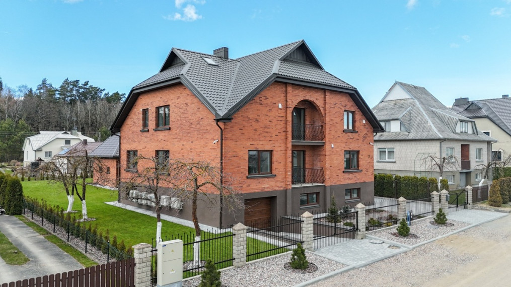 Parduodamas namas Knygnešio g., Tauragės m., Tauragės r. sav., 405.97 m2 ploto, 2 aukštai 44