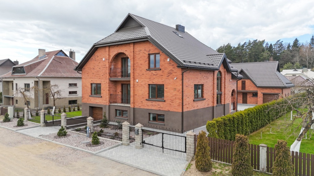 Parduodamas namas Knygnešio g., Tauragės m., Tauragės r. sav., 405.97 m2 ploto, 2 aukštai 46