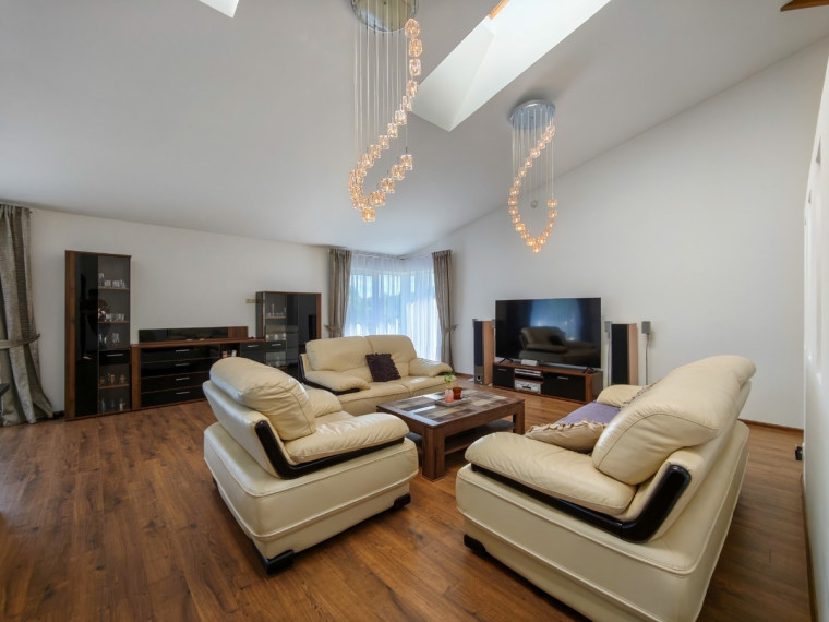 Parduodamas namas Lakštingalų g., Šilalės m., Šilalės r. sav., 183.34 m2 ploto, 1 aukštai 11