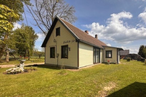 PARDUODAMAS 76.01 KV. M. RĄSTINIS GYVENAMASIS NAMAS 25,5 ARO SKLYPE PEREKŠLIŲ GYVENVIETĖJE 1