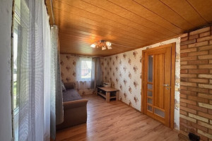 PARDUODAMAS 76.01 KV. M. RĄSTINIS GYVENAMASIS NAMAS 25,5 ARO SKLYPE PEREKŠLIŲ GYVENVIETĖJE 37