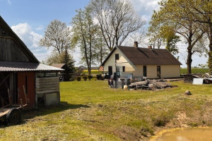 PARDUODAMAS 76.01 KV. M. RĄSTINIS GYVENAMASIS NAMAS 25,5 ARO SKLYPE PEREKŠLIŲ GYVENVIETĖJE 49