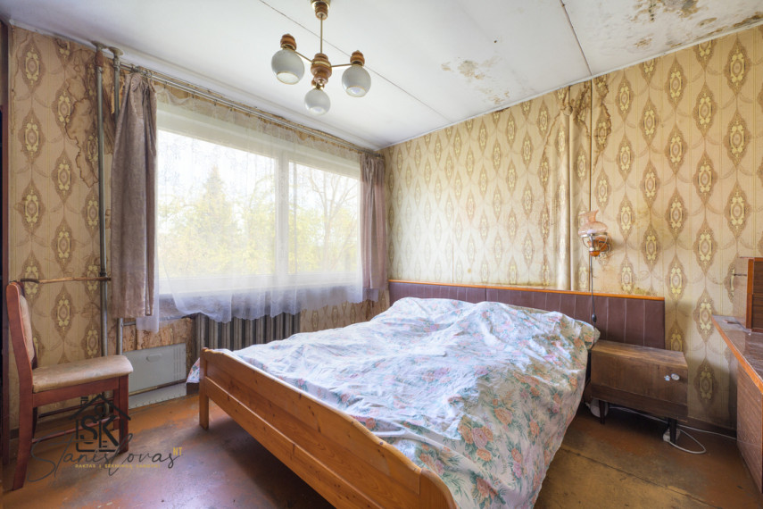 ERDVUS NAMAS SU 16.5 A ŽEMĖS SKLYPU, SODU IR VAIZDU Į PAKALNĖS UPĘ – PUIKI GALIMYBĖ ĮSIKURTI GAMTOS APSUPTYJE RUSNĖJE! 16