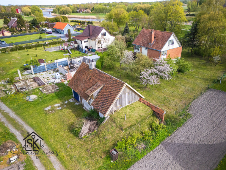 ERDVUS NAMAS SU 16.5 A ŽEMĖS SKLYPU, SODU IR VAIZDU Į PAKALNĖS UPĘ – PUIKI GALIMYBĖ ĮSIKURTI GAMTOS APSUPTYJE RUSNĖJE! 33
