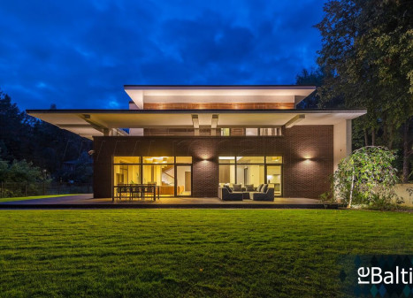 Parduodamas namas Smilgų g., Vilniaus m., Vilniaus m. sav., 357 m2 ploto, 2 aukštai