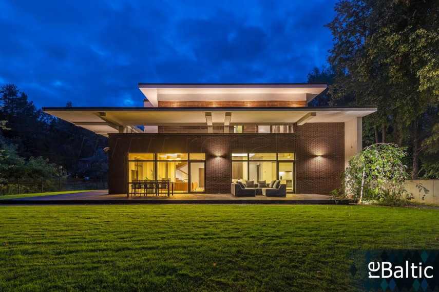 Parduodamas namas Smilgų g., Vilniaus m., Vilniaus m. sav., 357 m2 ploto, 2 aukštai 1