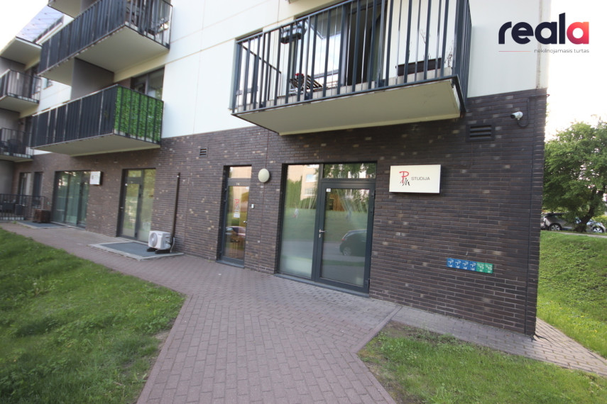 Parduodamos komercinės patalpos Giedraičių g., Šnipiškėse, Vilniuje, 80 m² ploto 1