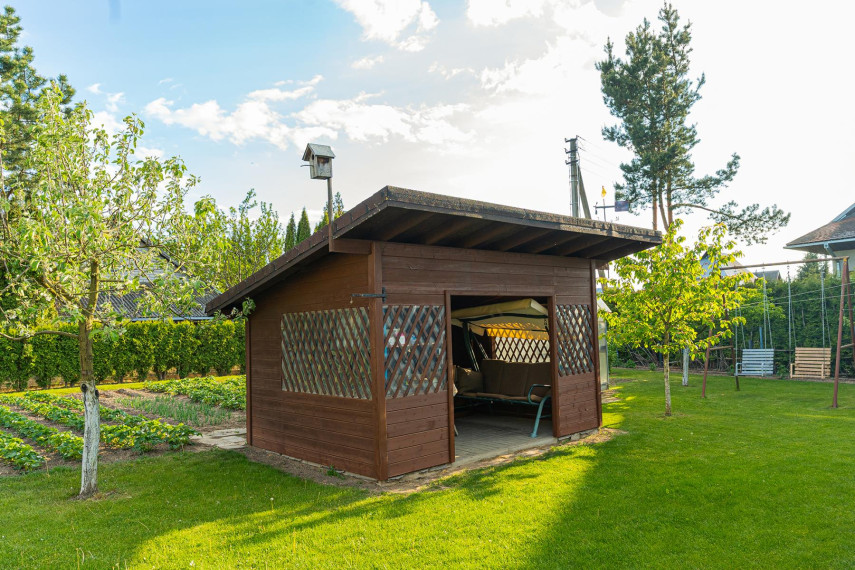 Parduodamas namas V. Krėvės g., Miklusėnų k., Alytaus r. sav., 378.80 m² ploto 7 kambariai 6
