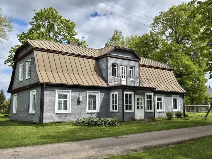 Parduodamas namas Dvaro g., Jasiuliškio k., Ukmergės r. sav., 228.07 m² ploto 5 kambariai 1