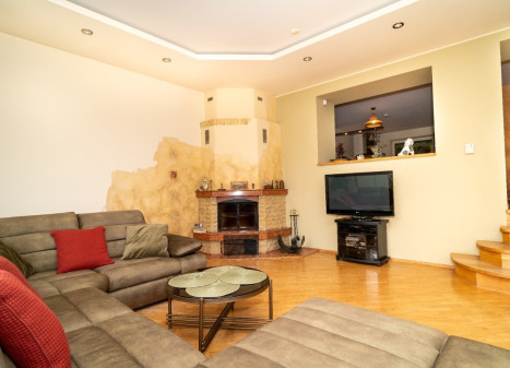 Parduodamas namas Trakto g., Didžiasalio k., Vilniaus r. sav., 275 m2 ploto, 2 aukštai