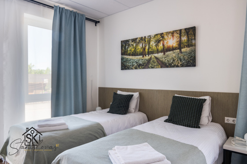 PARDUODAMAS PILNAI ĮRENGTAS PASTATAS SU 6 APARTAMENTAIS IR KAVINE – ŠILALĖJE, VASARIO 16-OSIOS G. 4 60