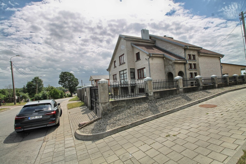 Parduodamas namas K. Kalinausko g., Šimšė, Šiaulių m., Šiaulių m. sav., 504 m2 ploto, 3 aukštai 2