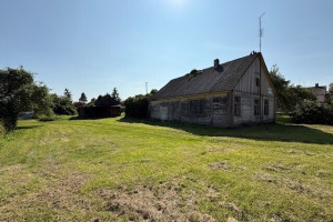 PARDUODAMAS REKONSTRUOTINAS MEDINIS 105.89 KV. M. NAMAS 18 ARŲ SKLYPE KREKENAVOS MIESTELIO CENTRE 15