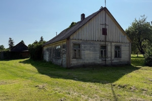 PARDUODAMAS REKONSTRUOTINAS MEDINIS 105.89 KV. M. NAMAS 18 ARŲ SKLYPE KREKENAVOS MIESTELIO CENTRE 16