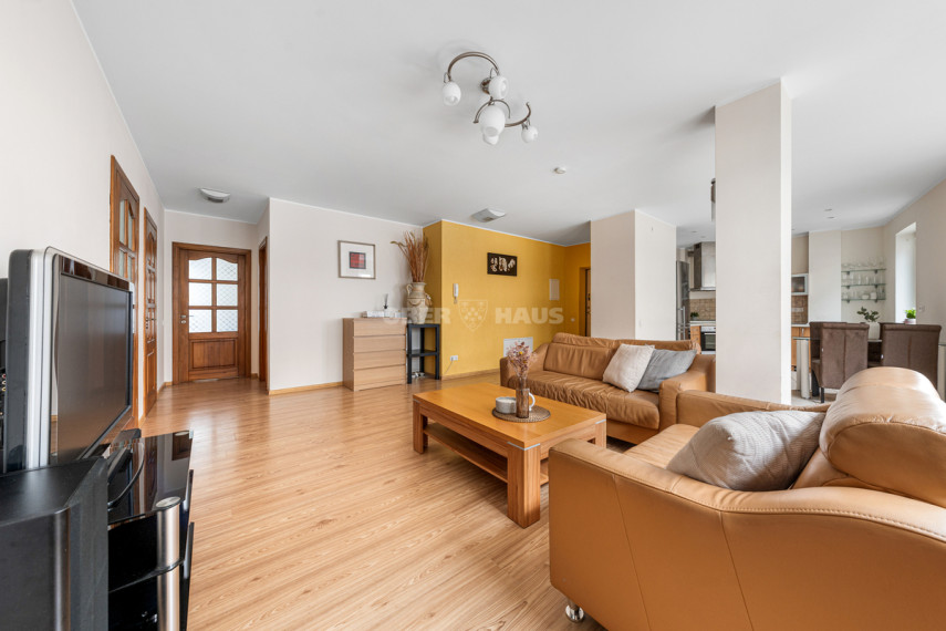 Parduodamas butas Žalgirio g., Šnipiškės, Vilniaus m., Vilniaus m. sav., 91 m2 ploto, 3 kambariai 4