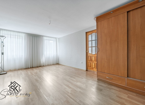 PARDUODAMAS 2 KAMBARIŲ BUTAS ŠILUTĖJE, SODŲ G. 12