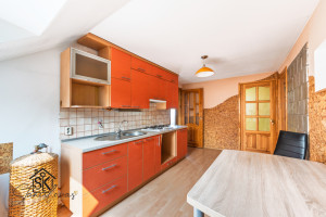 PARDUODAMAS 2 KAMBARIŲ BUTAS ŠILUTĖJE, SODŲ G. 12 13