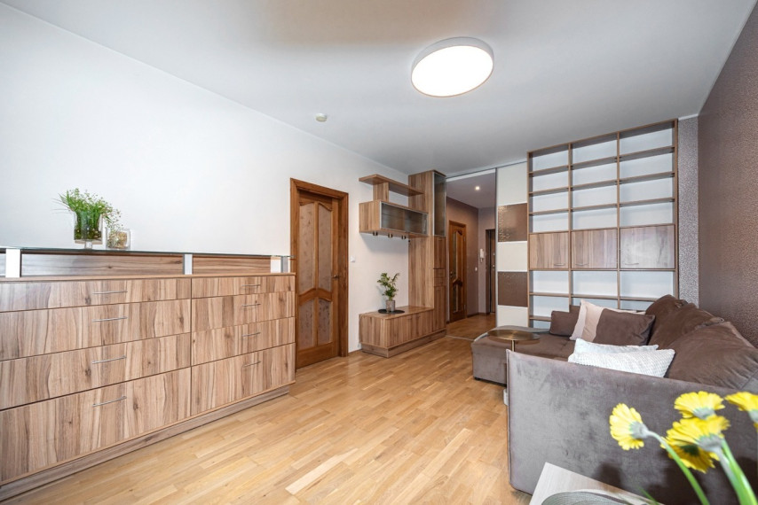 Nuomojamas butas Vėtrungių g., Fabijoniškės, Vilniaus m., Vilniaus m. sav., 42 m2 ploto, 1 kambariai 4