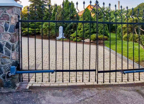 Parduodamas namas S. Nėries g., Mažeikių m., Mažeikių r. sav., 350 m2 ploto, 2 aukštai Parduodamas namas S. Nėries g., Mažeikių m., Mažeikių r. sav., 350 m2 ploto, 2 aukštai