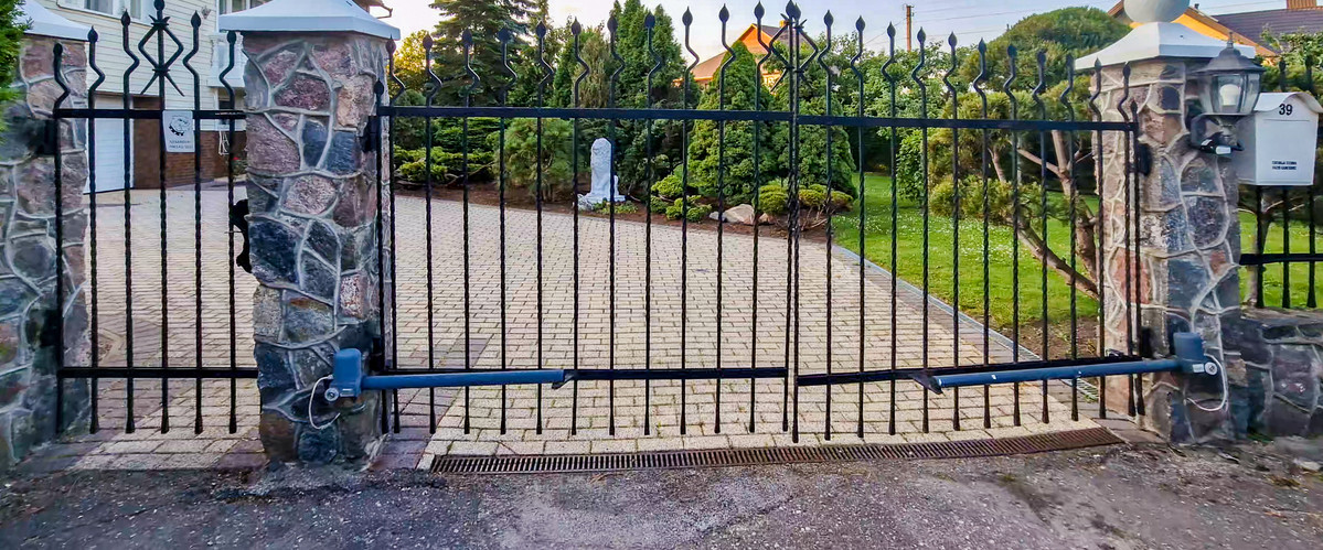 Parduodamas namas S. Nėries g., Mažeikių m., Mažeikių r. sav., 350 m2 ploto, 2 aukštai 1