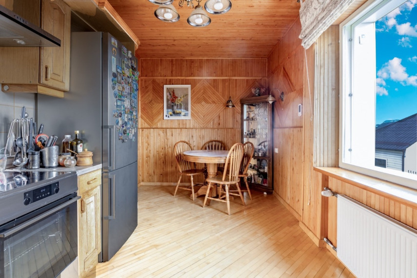 Parduodamas namas S. Nėries g., Mažeikių m., Mažeikių r. sav., 350 m2 ploto, 2 aukštai 23