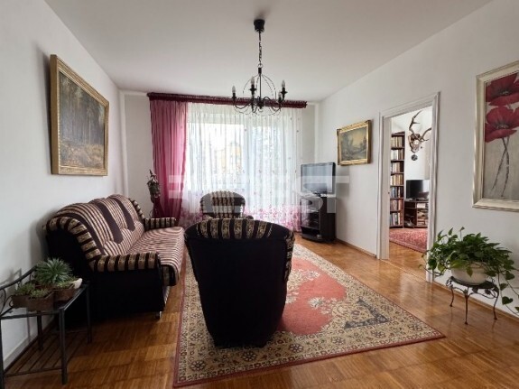 Parduodamas namas Santarvės g., Vijolių k., Šiaulių r. sav., 331.1 m2 ploto, 1 aukštai 6