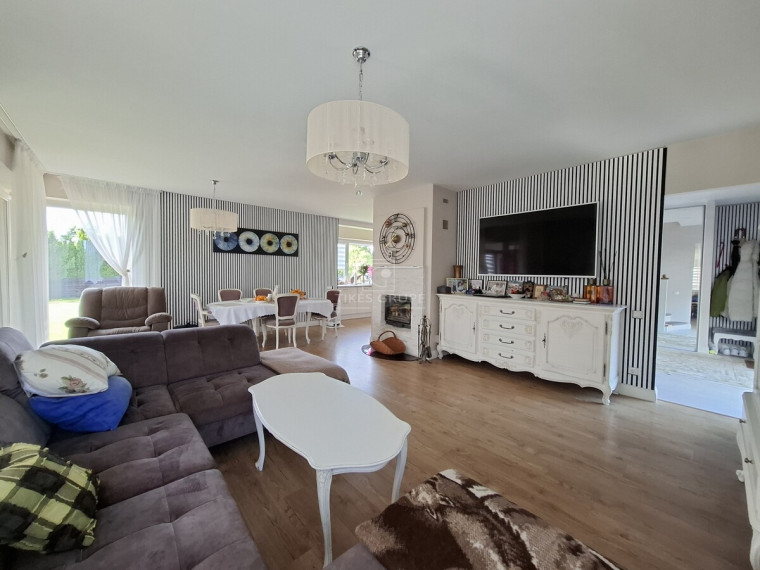 Parduodamas namas Ketvergių k., Klaipėdos r. sav., 205 m2 ploto, 2 aukštai 10