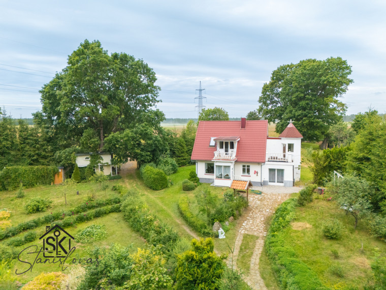 PARDUODAMA SODYBA IŠSKIRTINĖJE VIETOJE SU TVENKINIU IR 2.75 HA ŽEMĖS ŠILUTĖS R. SAV., NIKĖLŲ K. 1