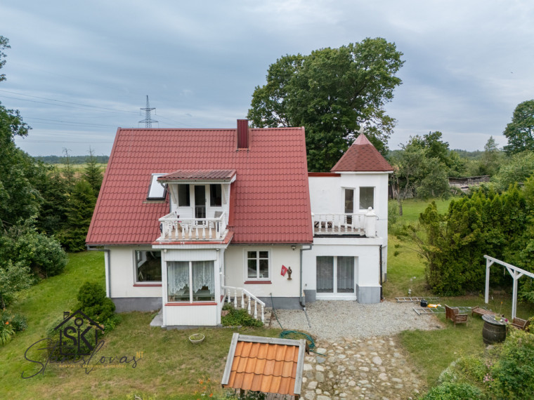 PARDUODAMA SODYBA IŠSKIRTINĖJE VIETOJE SU TVENKINIU IR 2.75 HA ŽEMĖS ŠILUTĖS R. SAV., NIKĖLŲ K. 3